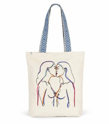 Ethnic totebag Woman Kissing